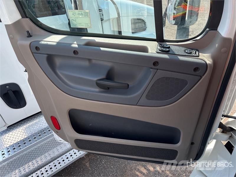 Freightliner Cascadia 113 Camiones portacoches