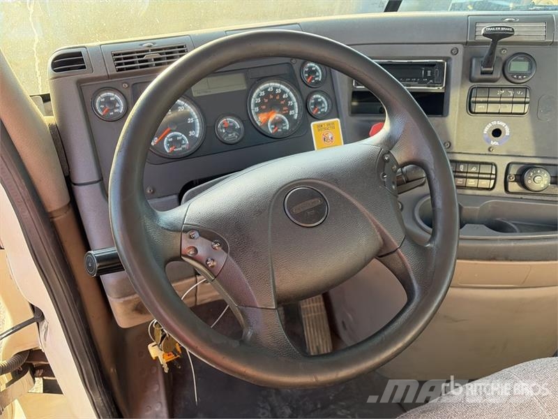 Freightliner Cascadia 113 Vetopöytäautot