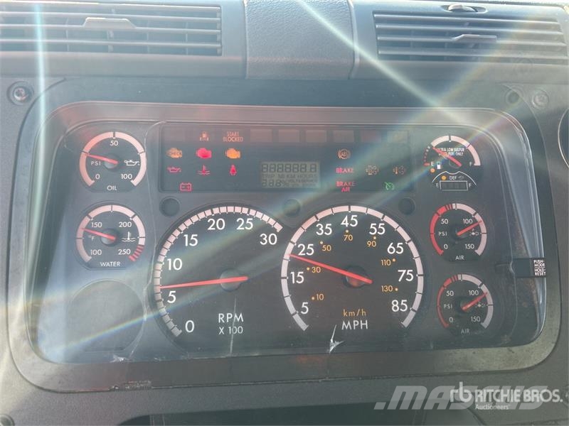 Freightliner Cascadia 113 Trekkers