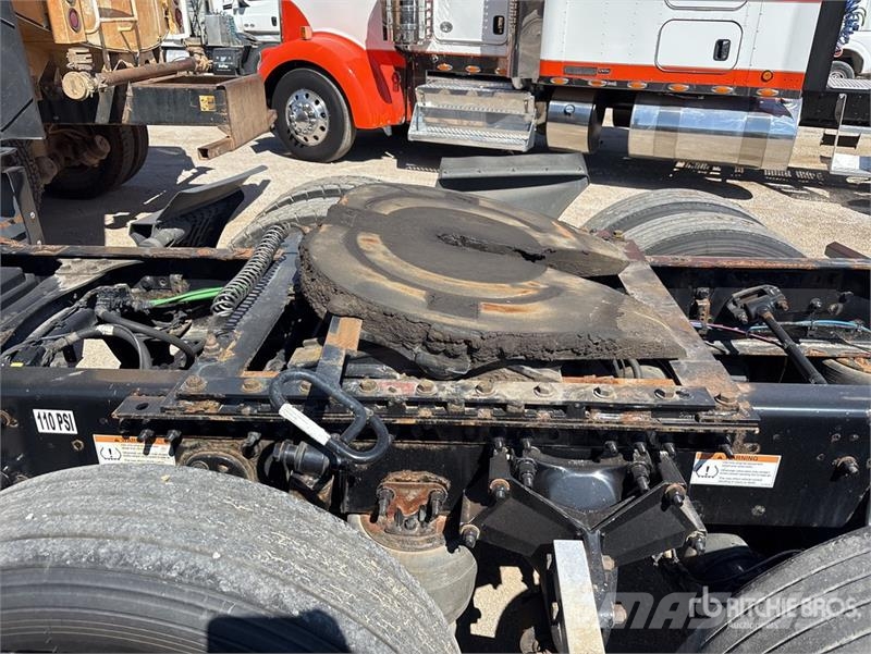 Freightliner Cascadia 126 6x4 T/A Sleeper Truck Tractor Седельные тягачи