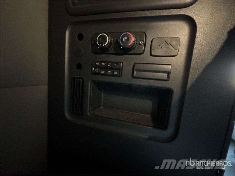 Freightliner Cascadia 126 6x4 T/A Sleeper Truck Tractor وحدات الجر