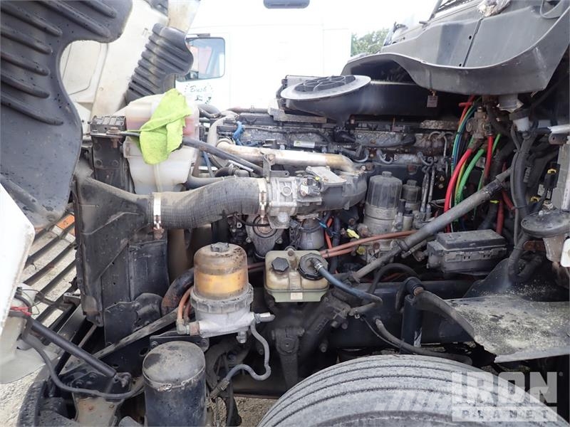 Freightliner Cascadia 125 6x4 T/A Sleeper Truck Tractor Vilcēji
