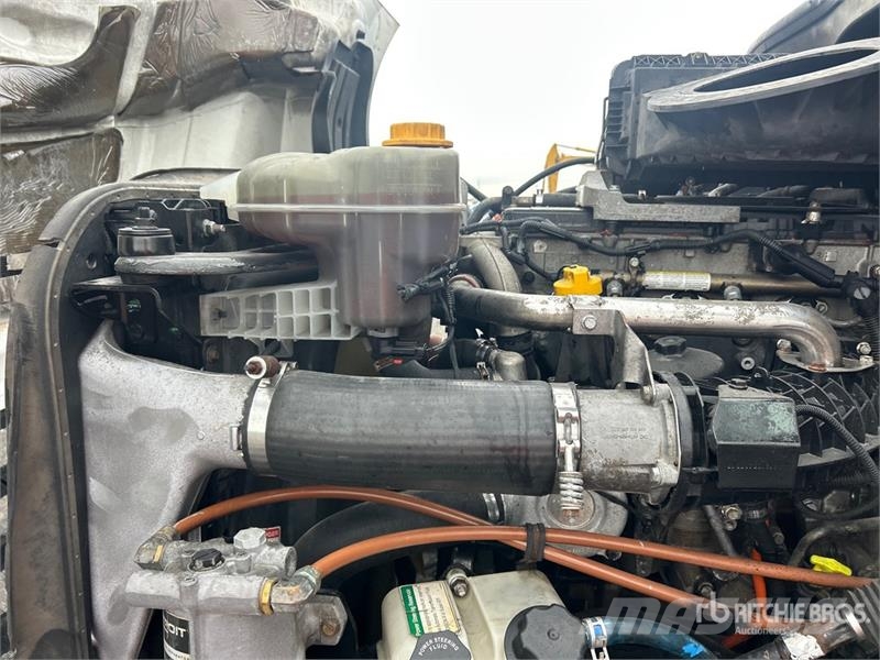 Freightliner Cascadia 126 6x4 T/A Sleeper Truck Tractor Nyergesvontatók