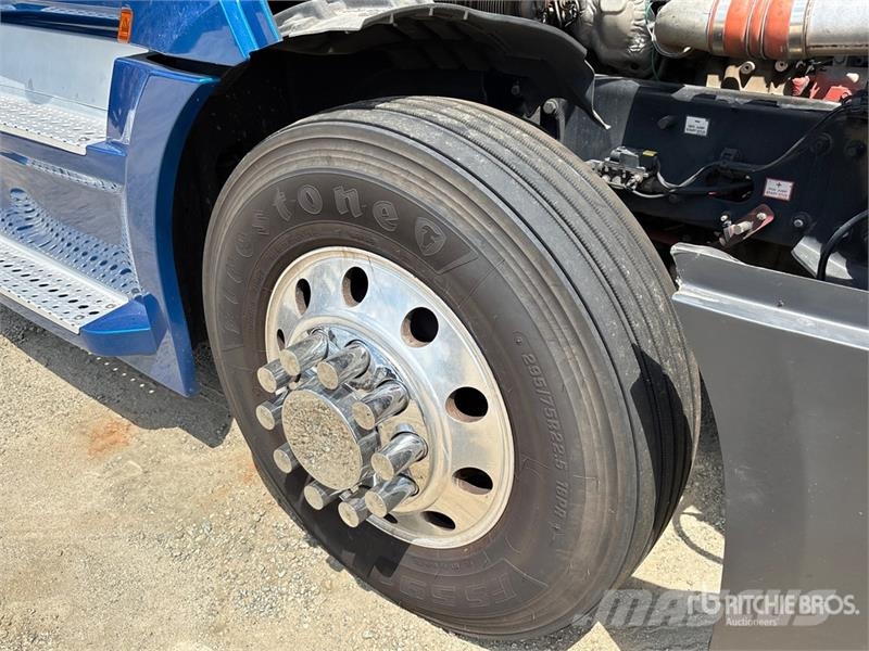 Freightliner Cascadia 126 6x4 T/A Sleeper Truck Tractor (Inoper Τράκτορες