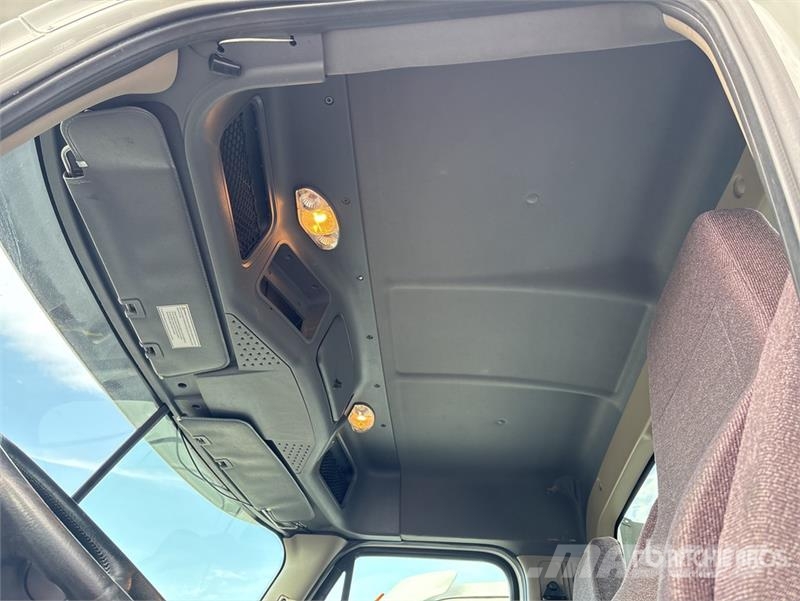 Freightliner Cascadia 113 Trasportatore per veicoli