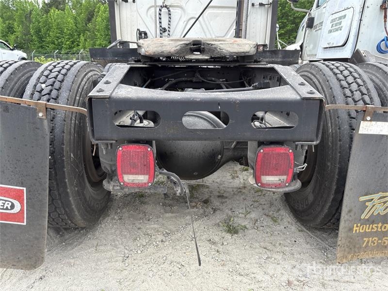 Freightliner Cascadia 126 6x4 T/A Sleeper Truck Tractor Tegljači