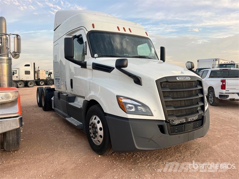 Freightliner Cascadia 126 6x4 T/A Sleeper Truck Tractor Sattelzugmaschinen