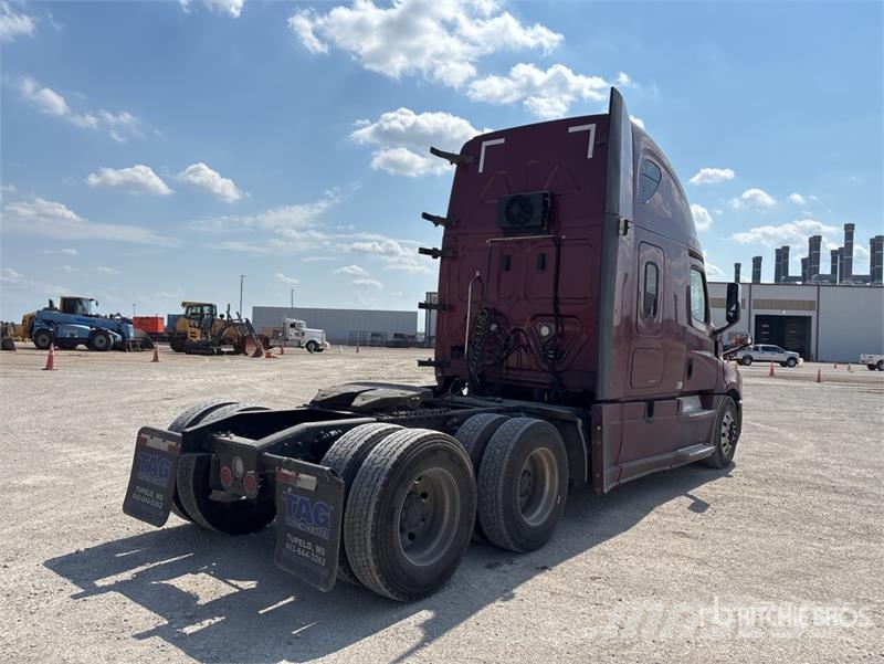 Freightliner Cascadia 126 6x4 T/A Sleeper Truck Tractor Tegljači