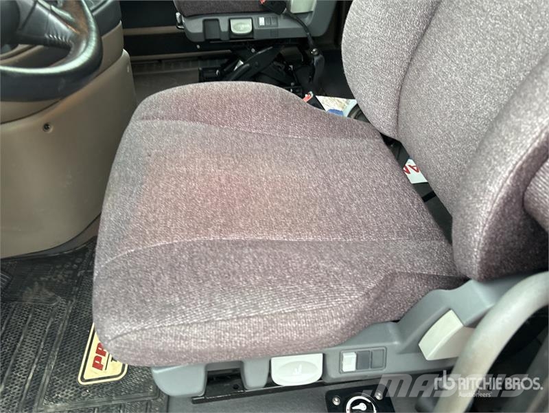 Freightliner Cascadia 113 6x4 Sleeper Car Carrier Truck Biltransportbilar