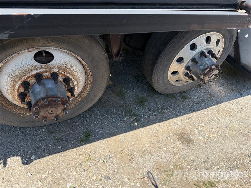 Freightliner Cascadia 113 6x4 Sleeper Car Carrier Truck (Inoper Camiones portacoches