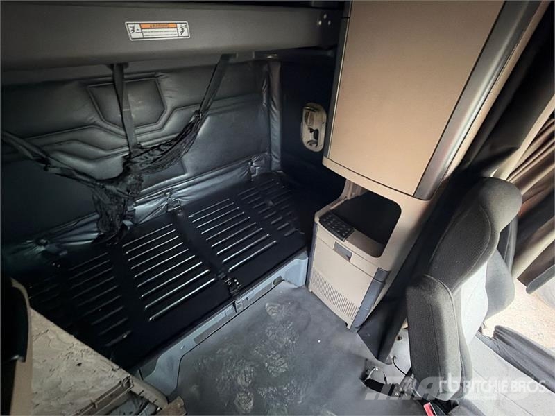 Freightliner Cascadia 125 6x4 T/A Sleeper Truck Tractor Sattelzugmaschinen