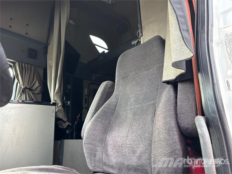 Freightliner Cascadia 125 6x4 T/A Sleeper Truck Tractor Sattelzugmaschinen