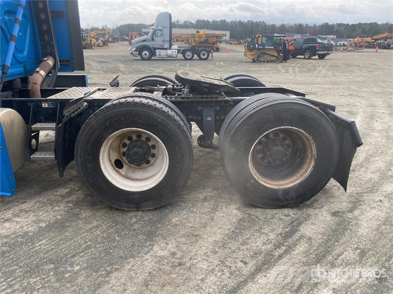 Freightliner Cascadia 125 6x4 T/A Sleeper Truck Tractor (Inoper Cabezas tractoras