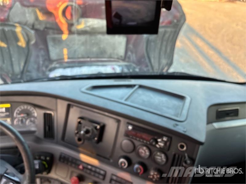 Freightliner Cascadia 126 Седельные тягачи