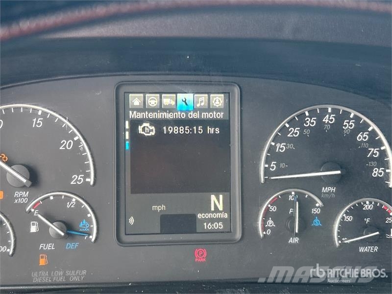 Freightliner Cascadia 126 6x4 T/A Sleeper Truck Tractor Тягачі