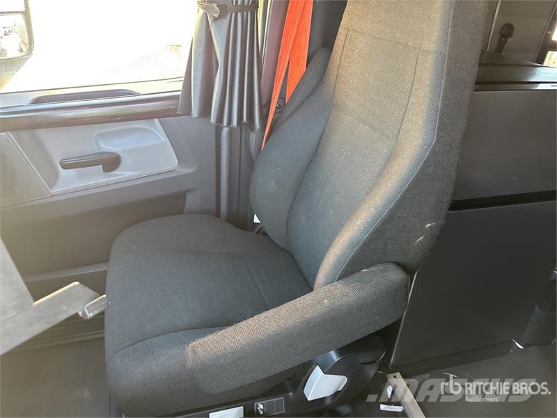 Freightliner Cascadia 126 6x4 T/A Sleeper Truck Tractor Седельные тягачи