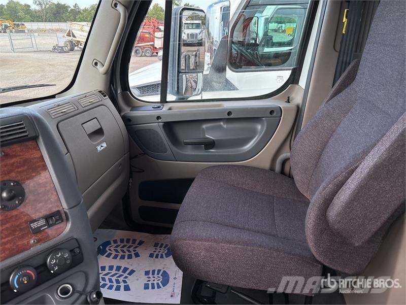 Freightliner Cascadia 113 Trasportatore per veicoli