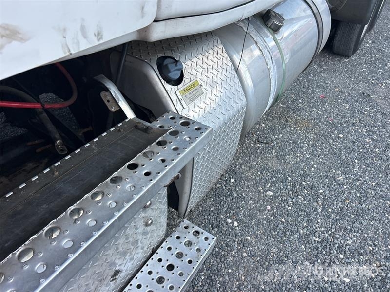 Freightliner Cascadia 126 6x4 T/A Sleeper Truck Tractor (Inoper Autotractoare