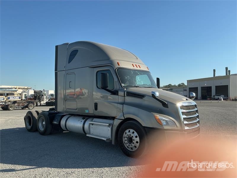 Freightliner Cascadia 126 6x4 T/A Sleeper Truck Tractor وحدات الجر