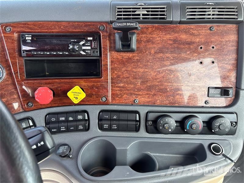 Freightliner Cascadia 113 Camiones portacoches