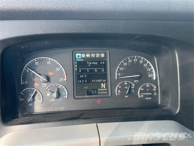 Freightliner Cascadia 126 6x4 T/A Sleeper Truck Tractor Cabezas tractoras