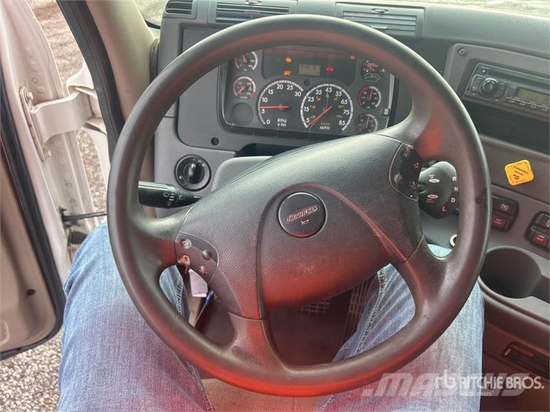 Freightliner Cascadia 113 Грузовики-Самосвалы