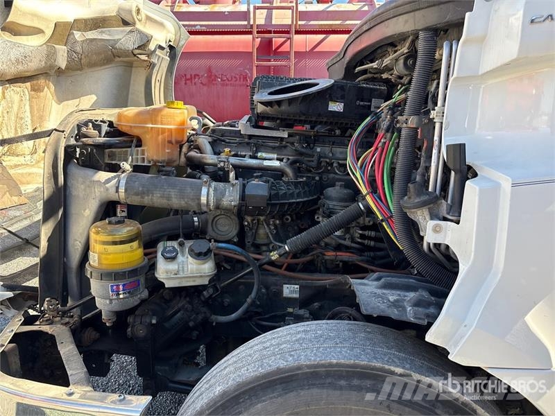 Freightliner Cascadia 126 8x4 Tri/A Sleeper Truck Tractor (Inop Tegljači