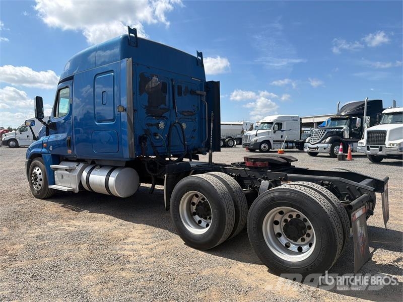 Freightliner Cascadia 125 6x4 T/A Sleeper Truck Tractor Vilcēji