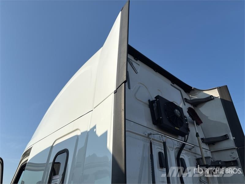 Freightliner Cascadia 126 6x4 T/A Sleeper Truck Tractor 트랙터 유닛