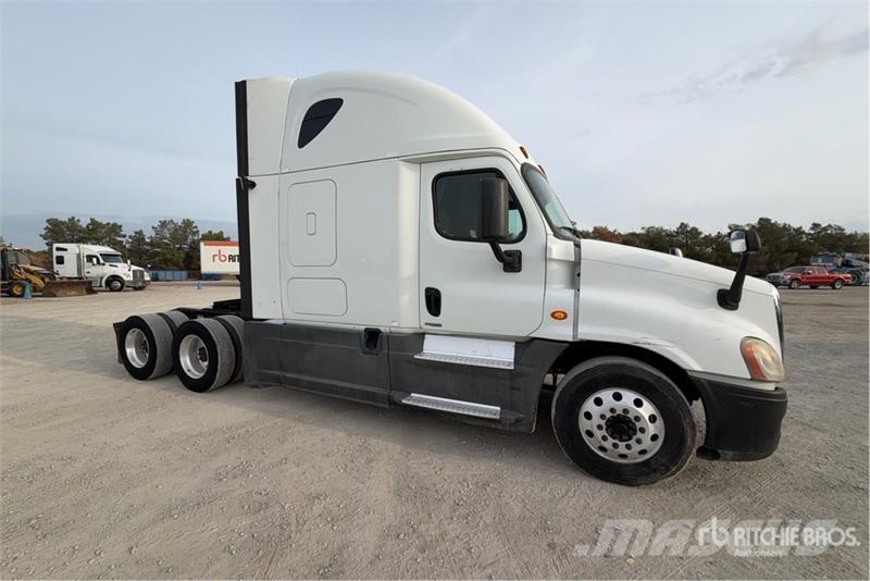 Freightliner Cascadia 125 6x4 T/A Sleeper Truck Tractor Sattelzugmaschinen