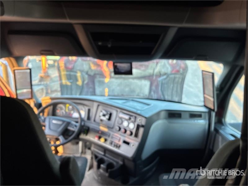 Freightliner Cascadia 126 Седельные тягачи