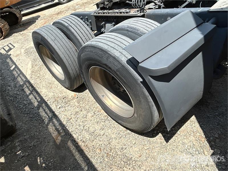 Freightliner Cascadia 126 6x4 T/A Sleeper Truck Tractor (Inoper Vilcēji