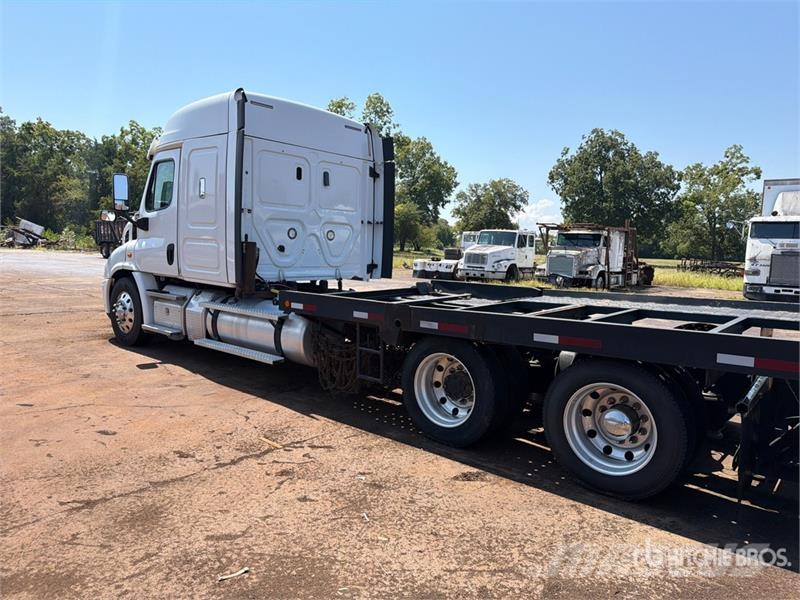Freightliner Cascadia 113 6x4 Sleeper Car Carrier Truck Trasportatore per veicoli