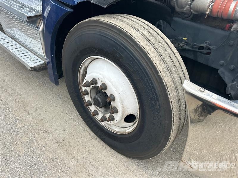 Freightliner Cascadia 126 6x4 T/A Sleeper Truck Tractor Tractor Units