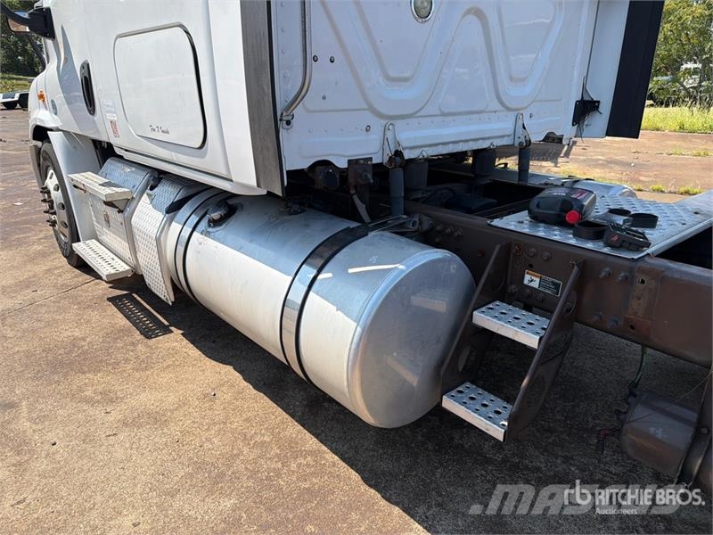 Freightliner Cascadia 113 6x4 Sleeper Car Carrier Truck Camiones portacoches