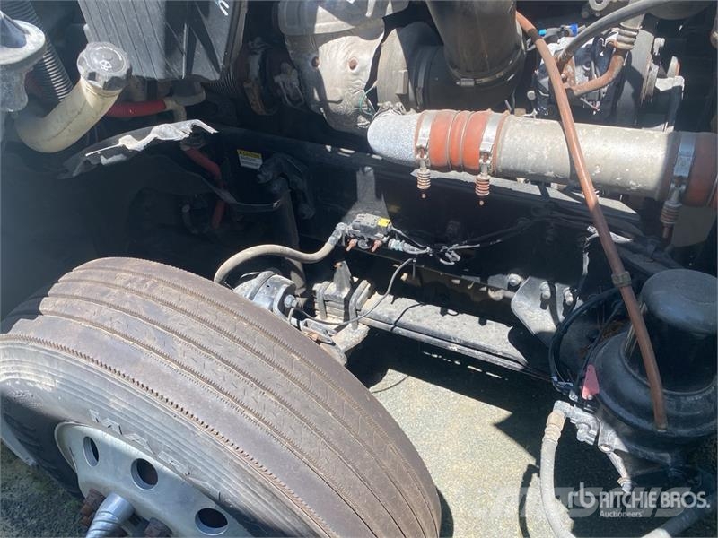 Freightliner Cascadia 126 6x4 T/A Sleeper Truck Tractor (Inoper 中古トラクターヘッド | トレーラーヘッド