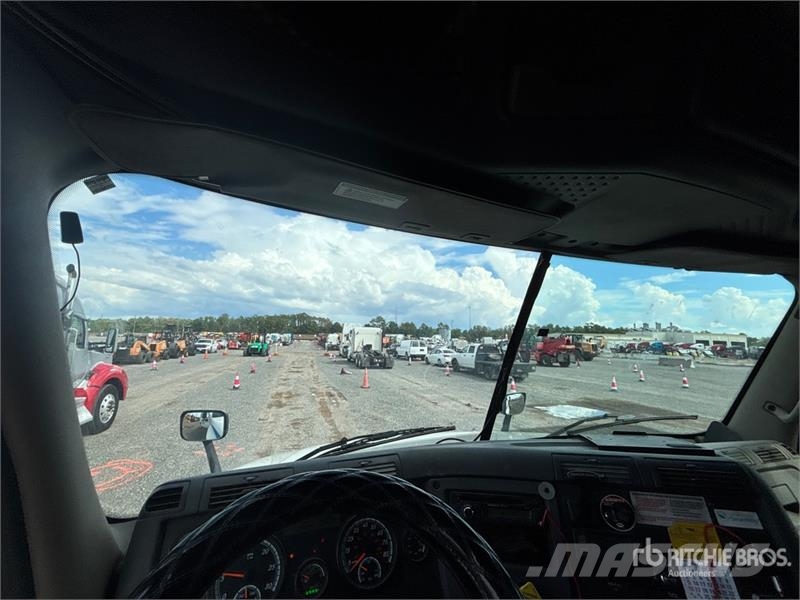 Freightliner Cascadia 125 6x4 T/A Sleeper Truck Tractor Naudoti vilkikai