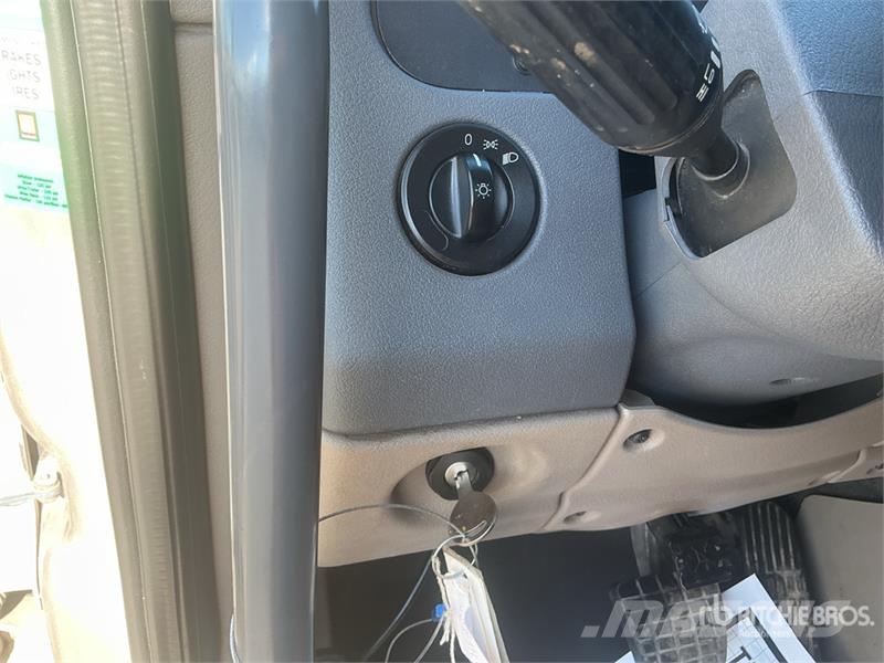 Freightliner Cascadia 125 6x4 T/A Sleeper Truck Tractor 中古トラクターヘッド | トレーラーヘッド