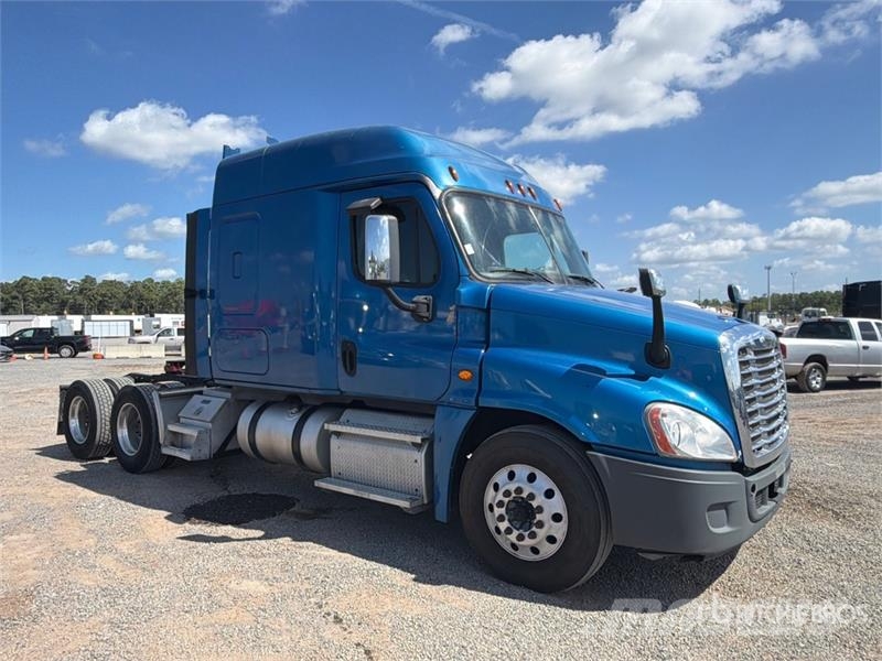 Freightliner Cascadia 125 6x4 T/A Sleeper Truck Tractor Vilcēji
