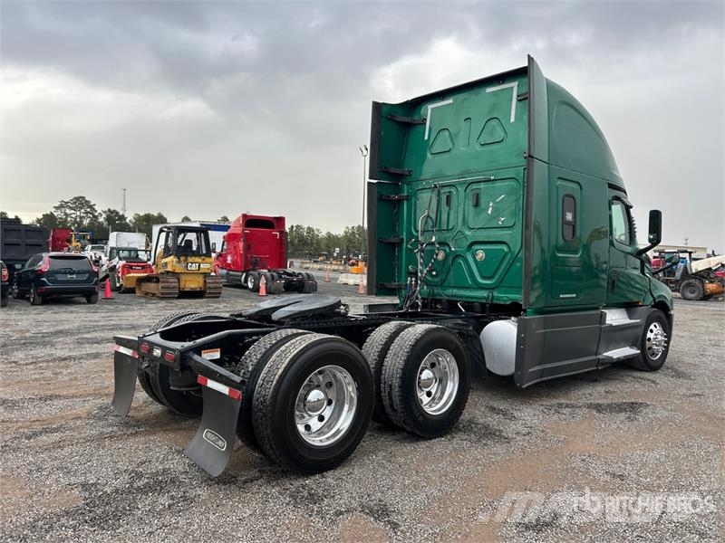 Freightliner Cascadia 126 6x4 T/A Sleeper Truck Tractor Vilcēji