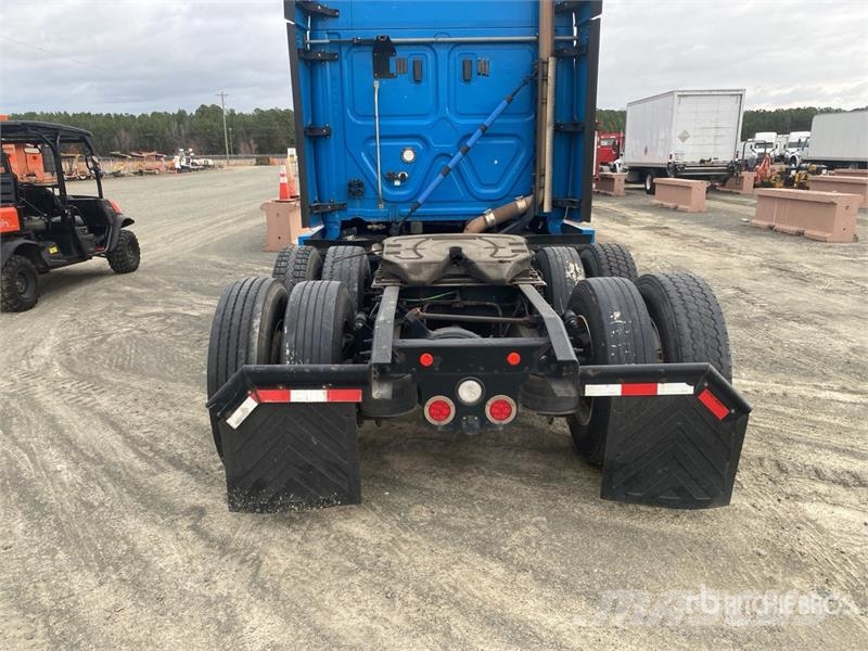 Freightliner Cascadia 125 6x4 T/A Sleeper Truck Tractor (Inoper Cabezas tractoras