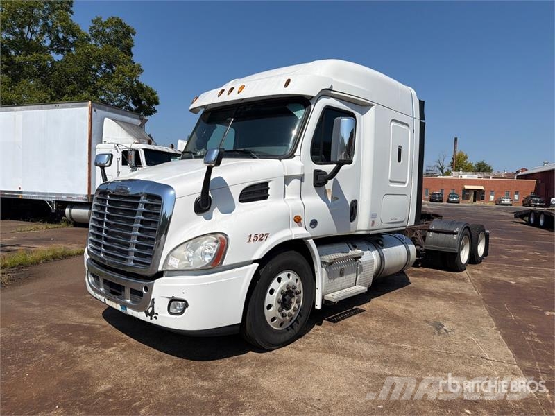 Freightliner Cascadia 113 6x4 Sleeper Car Carrier Truck Camiones portacoches
