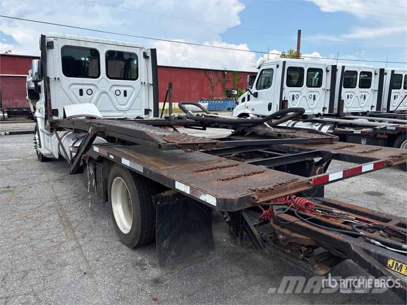 Freightliner Cascadia 113 Camiones portavehículos
