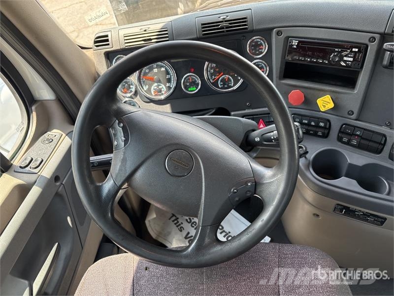 Freightliner Cascadia 113 Camiones portacoches