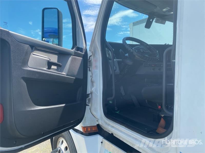 Freightliner Cascadia 126 6x4 T/A Sleeper Truck Tractor (Inoper 中古トラクターヘッド | トレーラーヘッド