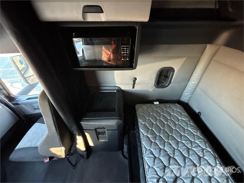 Freightliner Cascadia 126 6x4 T/A Sleeper Truck Tractor وحدات الجر