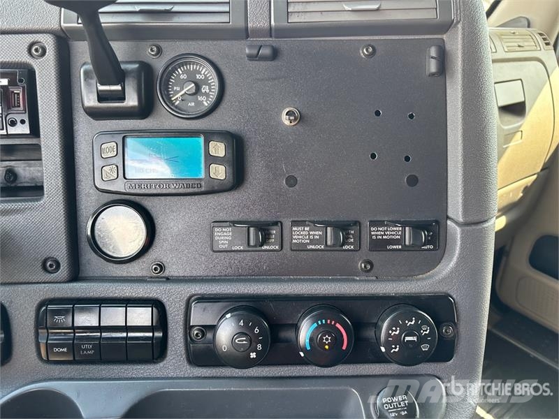 Freightliner Cascadia 125 6x4 T/A Sleeper Truck Tractor Sattelzugmaschinen