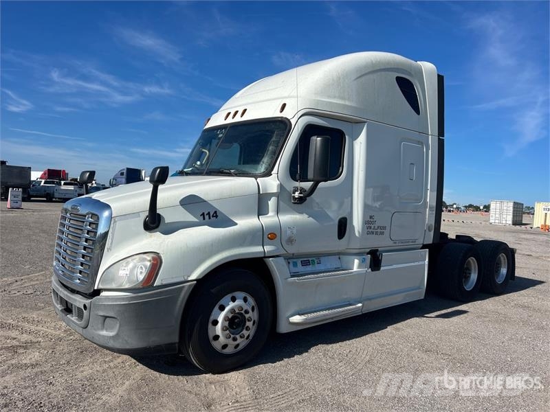 Freightliner Cascadia 125 6x4 T/A Sleeper Truck Tractor Dragbilar