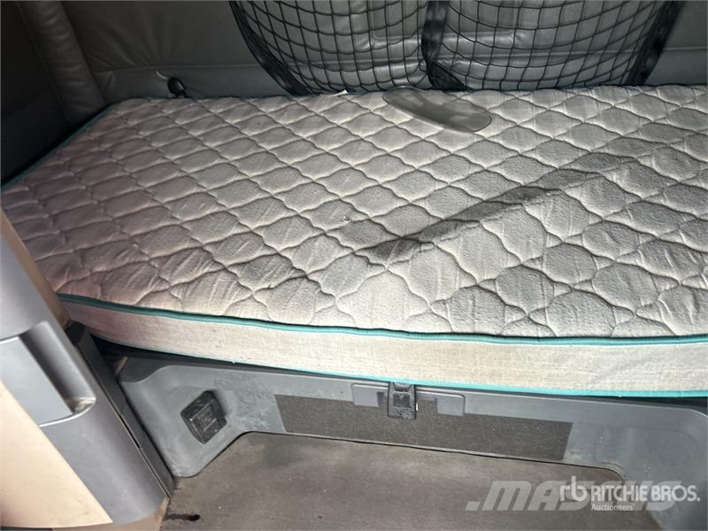 Freightliner Cascadia 125 6x4 T/A Sleeper Truck Tractor Sattelzugmaschinen