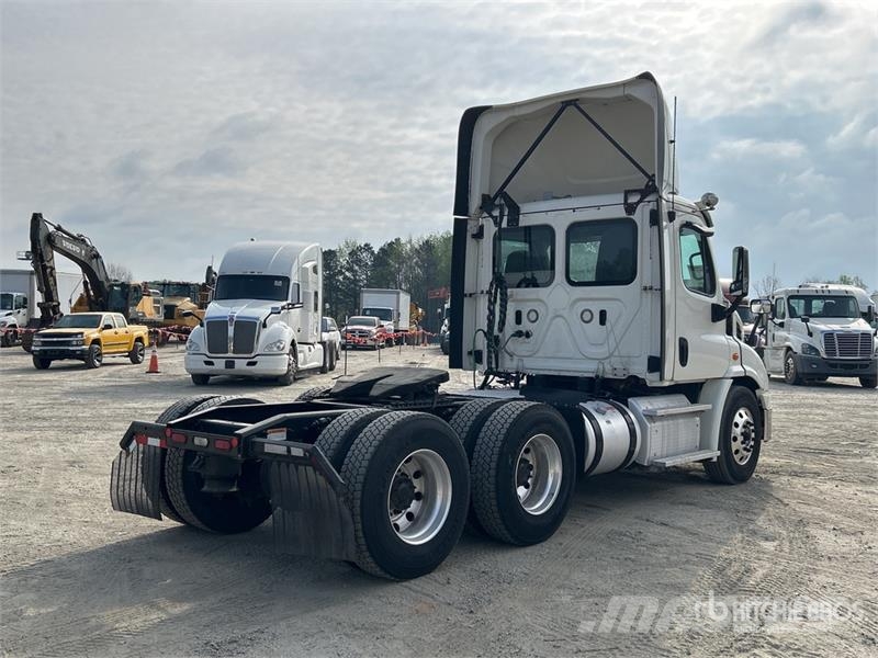 Freightliner Cascadia 113 Седельные тягачи